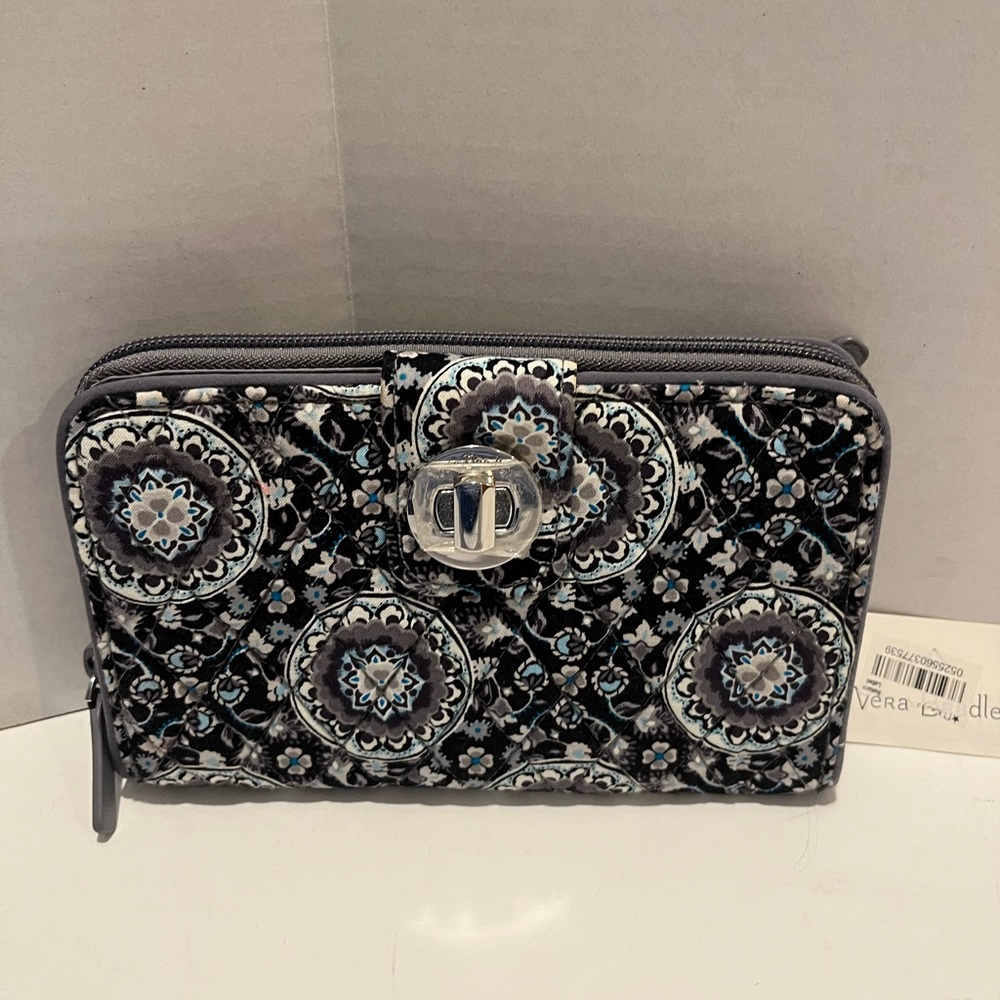 RFID Vera Bradley Turn Lock / Zip Around Wallet Blue Floral Quilted 8" x 5"